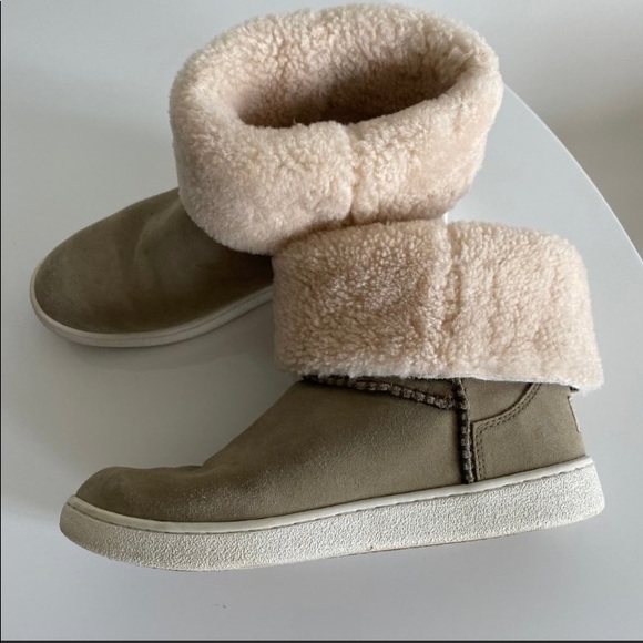 UGG Shoes - 🌟HP X2 🌟UGG Mika Classic Sneaker🥳🥳